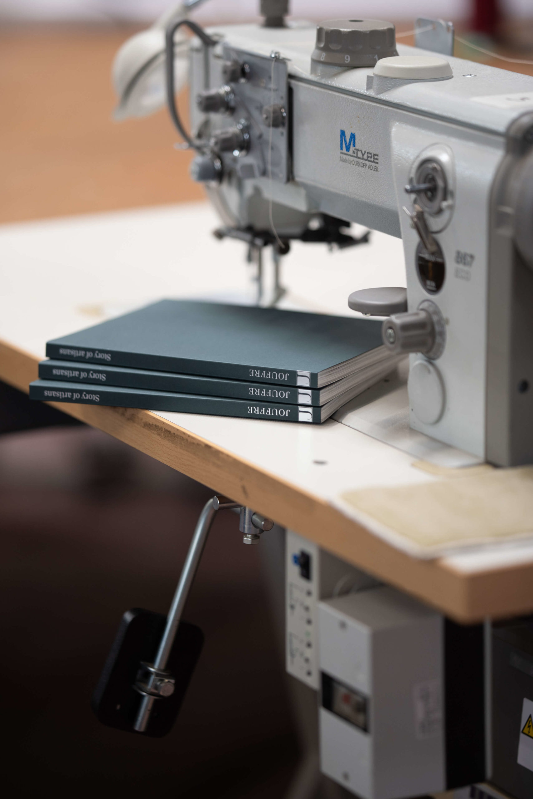 Tranche du livre Histoire d'une manufacture - Ateliers Jouffre - par brine.mom à Lyon